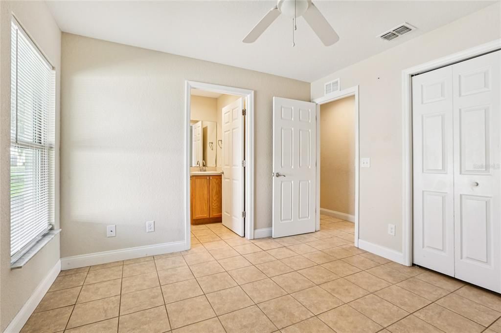 待售: $220,000 (3 贝兹, 2 浴室, 1000 平方英尺)