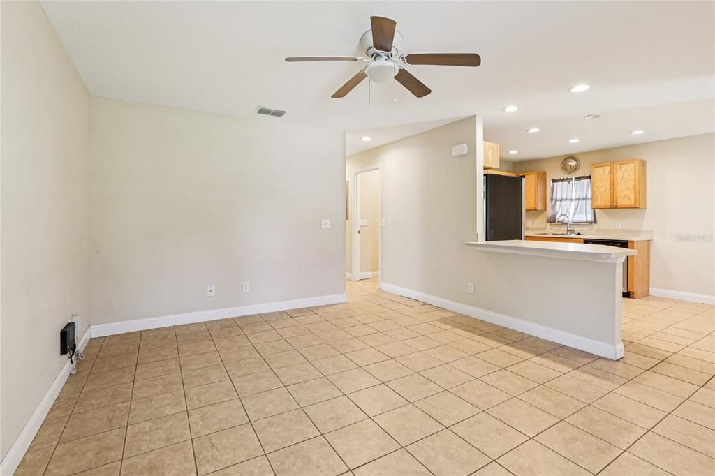 待售: $220,000 (3 贝兹, 2 浴室, 1000 平方英尺)