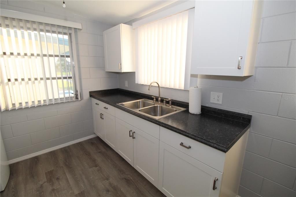 出租: $1,500 (1 贝兹, 1 浴室, 834 平方英尺)