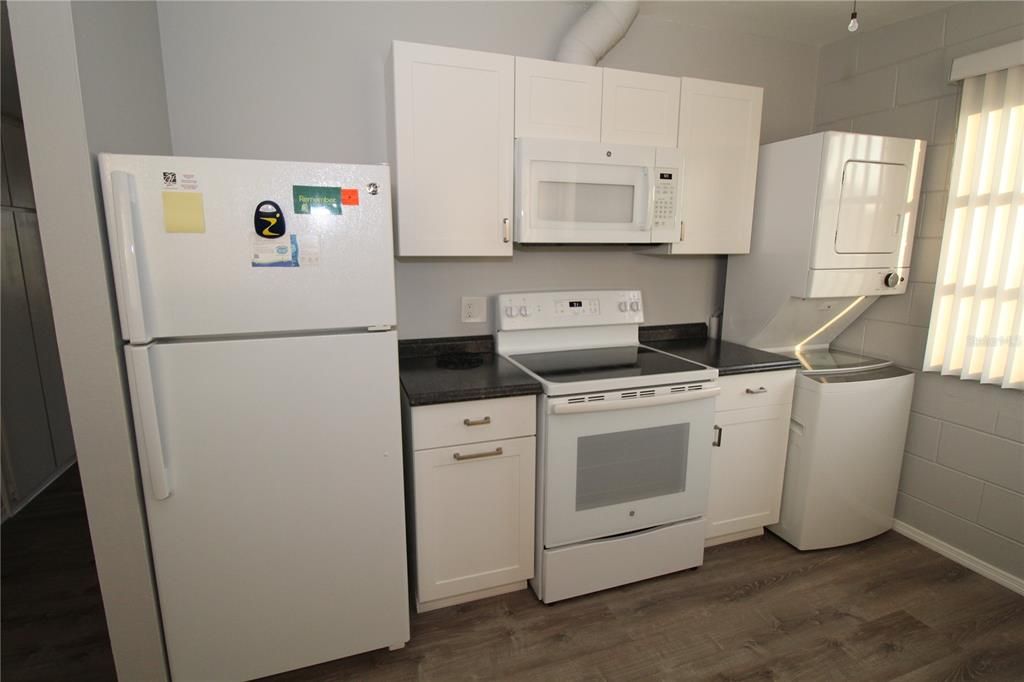 出租: $1,500 (1 贝兹, 1 浴室, 834 平方英尺)