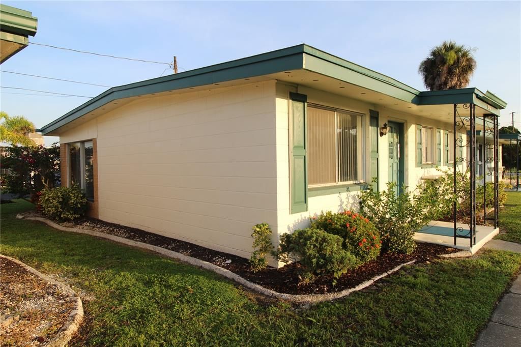 出租: $1,500 (1 贝兹, 1 浴室, 834 平方英尺)