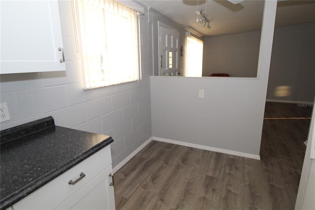 出租: $1,500 (1 贝兹, 1 浴室, 834 平方英尺)