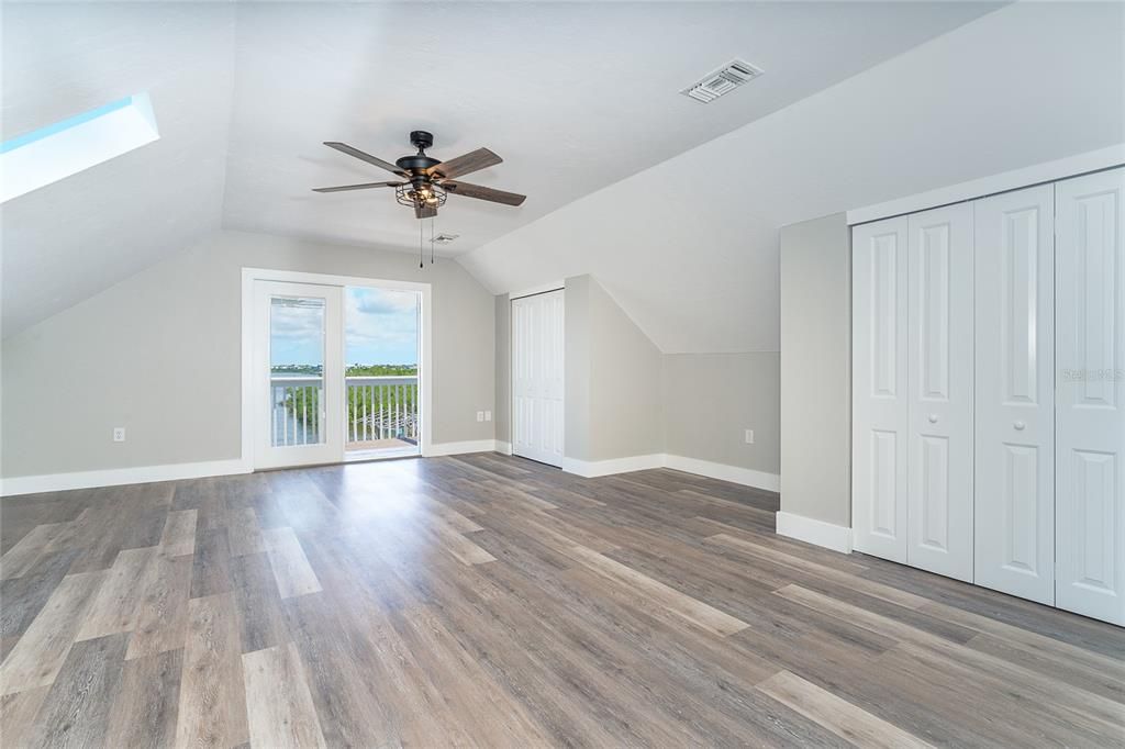 待售: $1,699,000 (3 贝兹, 2 浴室, 2392 平方英尺)