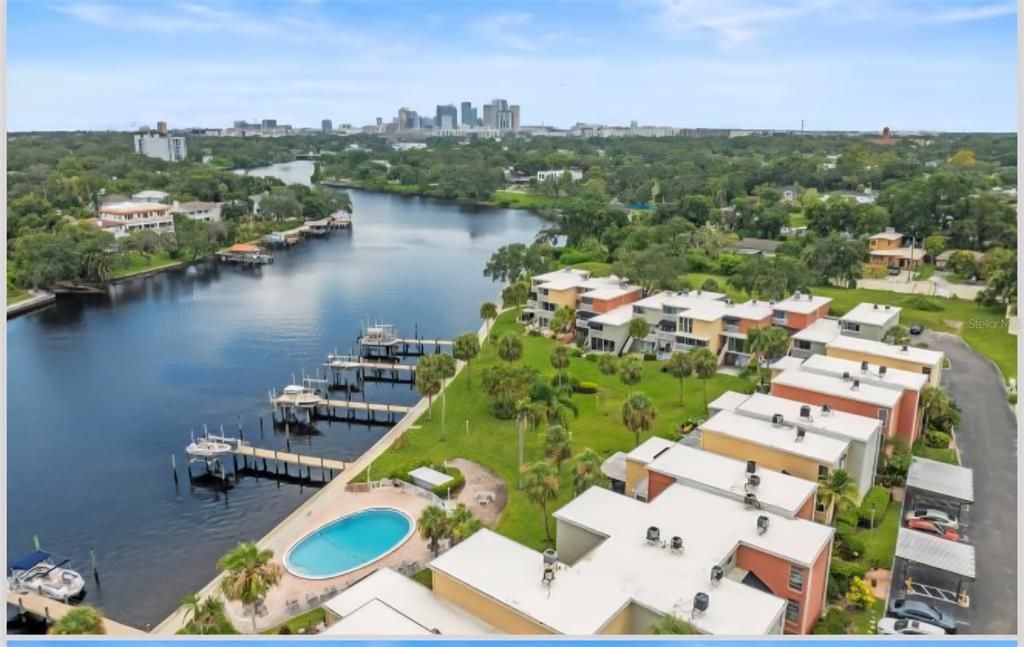 合同活跃: $215,000 (1 贝兹, 1 浴室, 846 平方英尺)