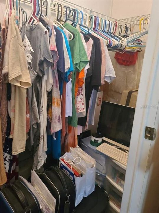 Под контрактом: $349,999 (3 спален, 2 ванн, 3240 Квадратных фут)