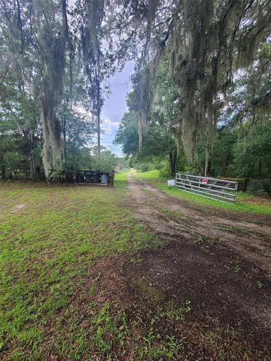 Под контрактом: $349,999 (3 спален, 2 ванн, 3240 Квадратных фут)