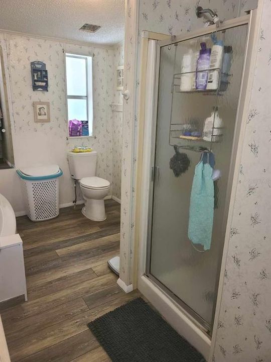 Под контрактом: $349,999 (3 спален, 2 ванн, 3240 Квадратных фут)