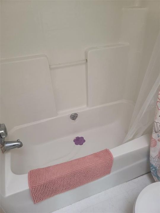 Под контрактом: $349,999 (3 спален, 2 ванн, 3240 Квадратных фут)