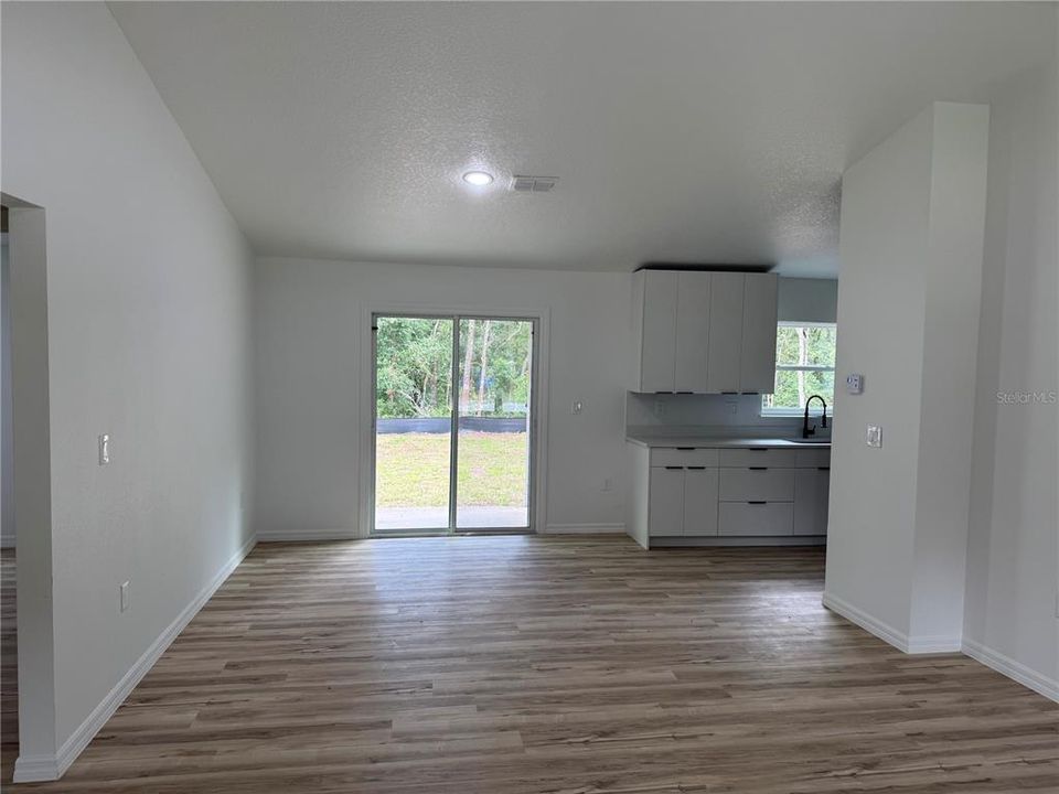 For Rent: $1,950 (3 beds, 2 baths, 1232 Square Feet)