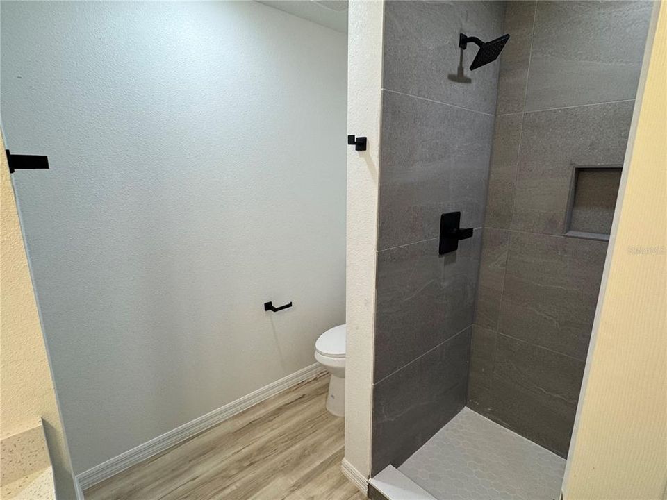 For Rent: $1,950 (3 beds, 2 baths, 1232 Square Feet)