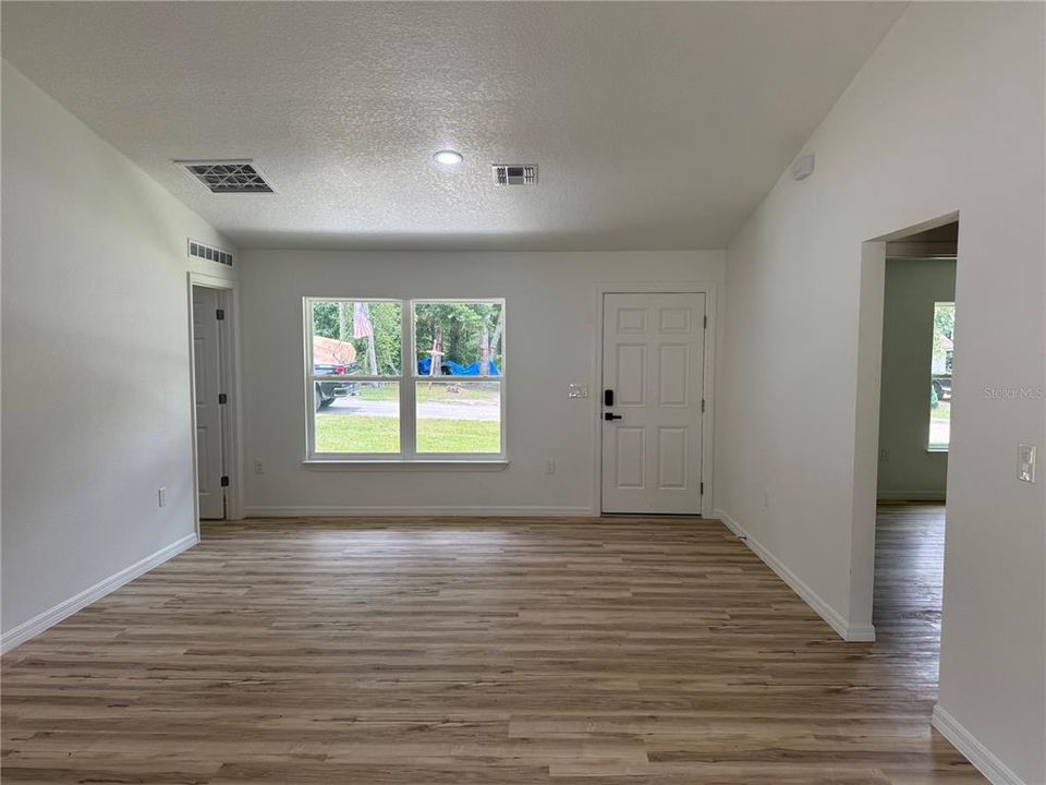 For Rent: $1,950 (3 beds, 2 baths, 1232 Square Feet)