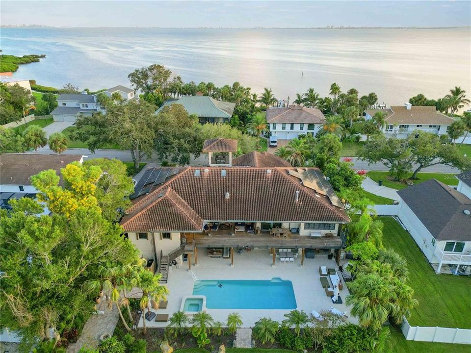 Vendido Recientemente: $2,250,000 (5 camas, 4 baños, 5118 Pies cuadrados)