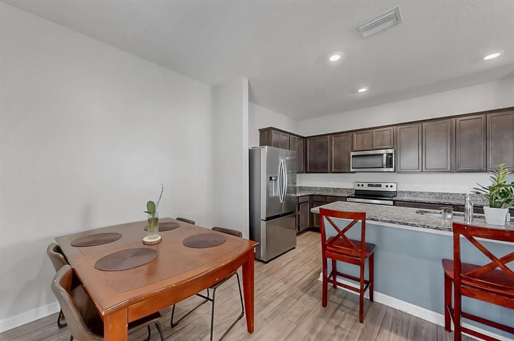 En Venta: $375,900 (5 camas, 3 baños, 2251 Pies cuadrados)