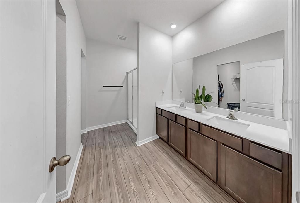 En Venta: $375,900 (5 camas, 3 baños, 2251 Pies cuadrados)