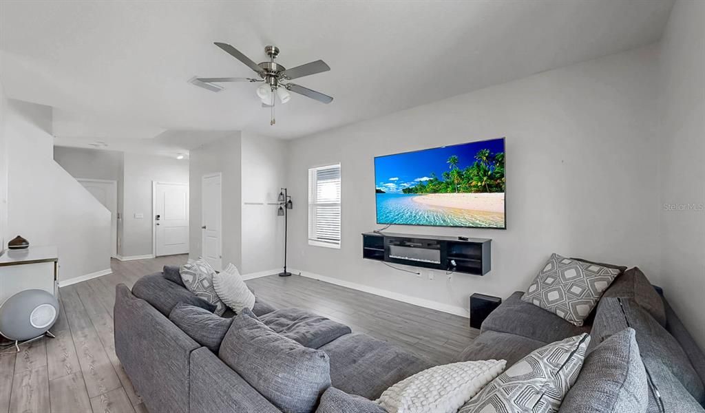 En Venta: $375,900 (5 camas, 3 baños, 2251 Pies cuadrados)