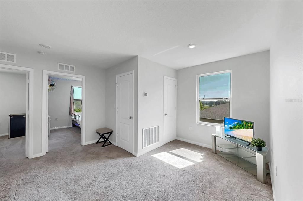 En Venta: $375,900 (5 camas, 3 baños, 2251 Pies cuadrados)