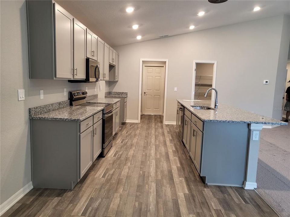 出租: $2,225 (3 贝兹, 2 浴室, 1998 平方英尺)