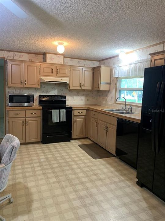 На продажу: $178,000 (3 спален, 2 ванн, 1566 Квадратных фут)