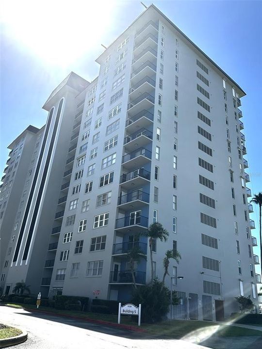 合同活跃: $149,800 (1 贝兹, 1 浴室, 820 平方英尺)