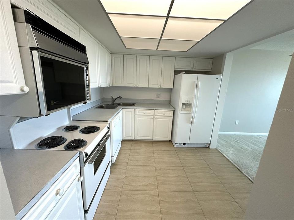 合同活跃: $149,800 (1 贝兹, 1 浴室, 820 平方英尺)