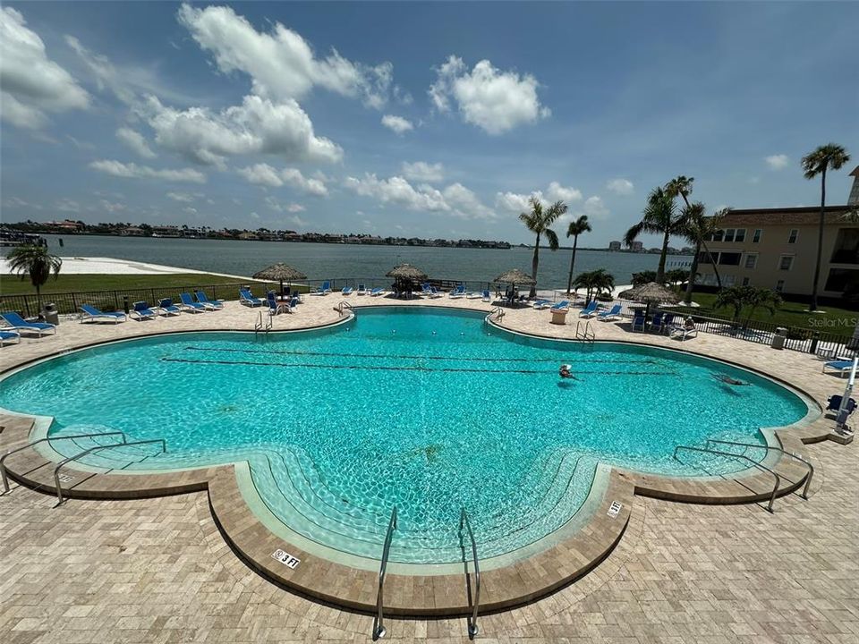 合同活跃: $149,800 (1 贝兹, 1 浴室, 820 平方英尺)