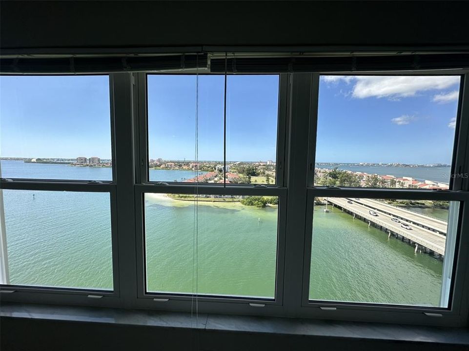 合同活跃: $149,800 (1 贝兹, 1 浴室, 820 平方英尺)