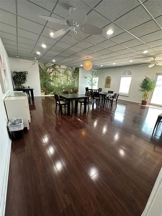 合同活跃: $149,800 (1 贝兹, 1 浴室, 820 平方英尺)