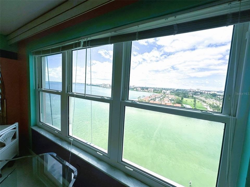 合同活跃: $149,800 (1 贝兹, 1 浴室, 820 平方英尺)