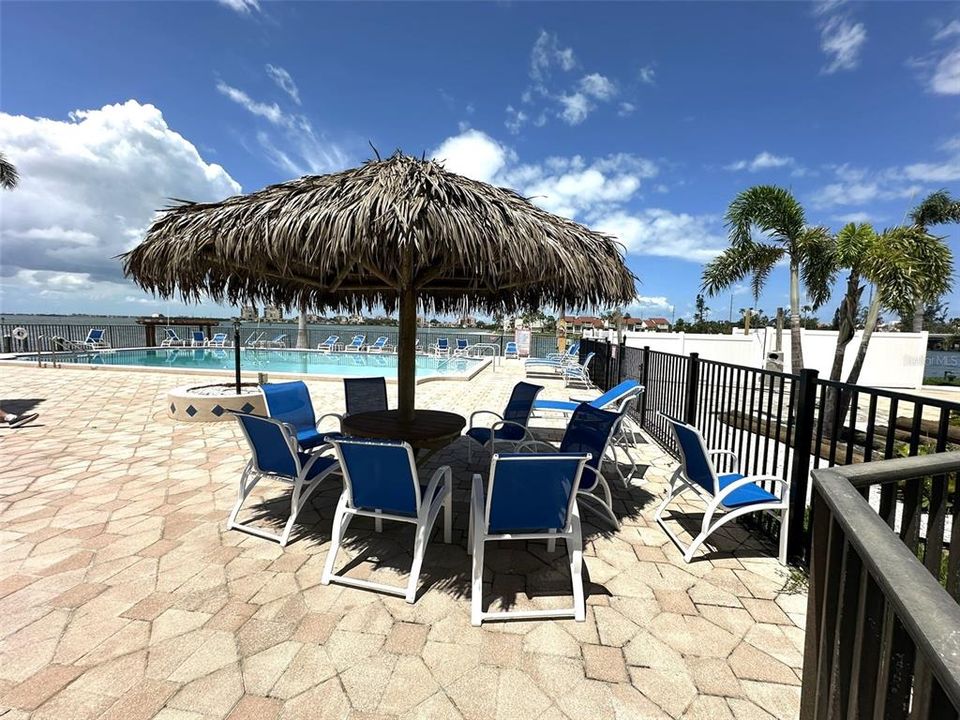 合同活跃: $149,800 (1 贝兹, 1 浴室, 820 平方英尺)