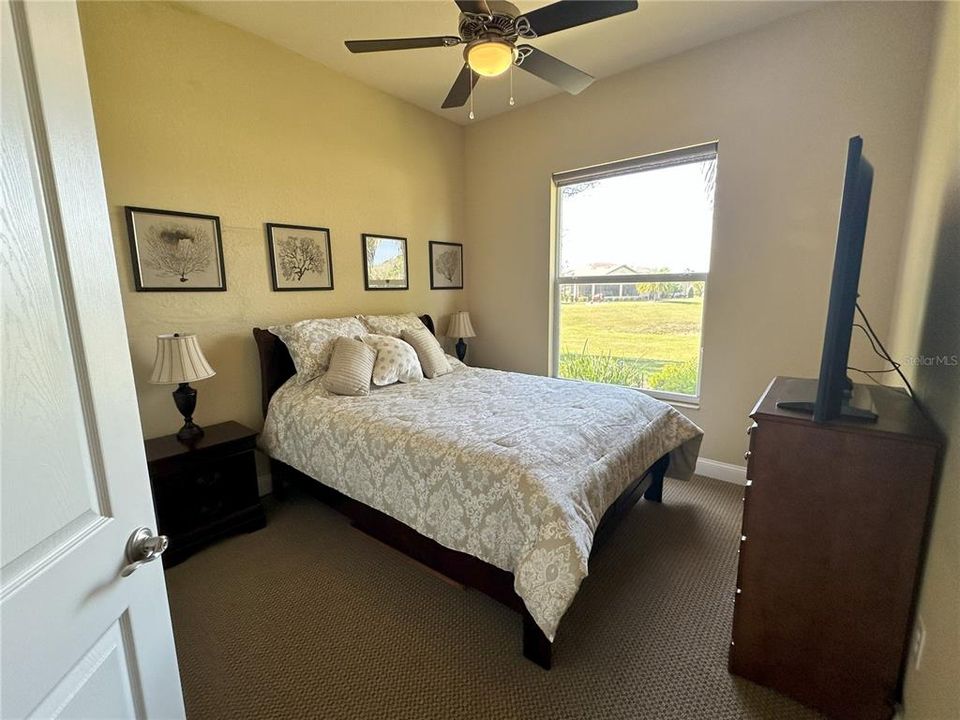 合同活跃: $649,900 (4 贝兹, 3 浴室, 2233 平方英尺)