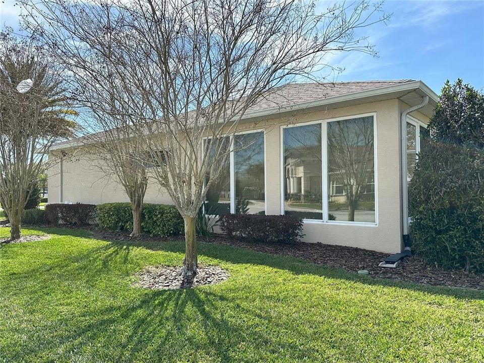 合同活跃: $649,900 (4 贝兹, 3 浴室, 2233 平方英尺)