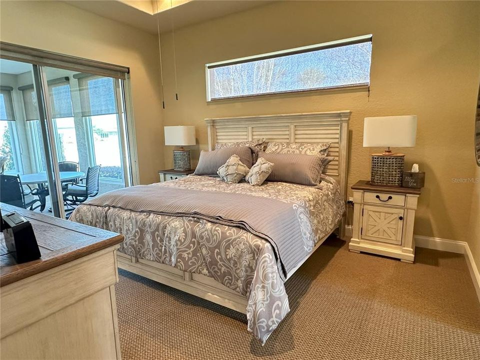 合同活跃: $649,900 (4 贝兹, 3 浴室, 2233 平方英尺)