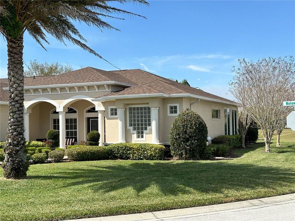 合同活跃: $649,900 (4 贝兹, 3 浴室, 2233 平方英尺)