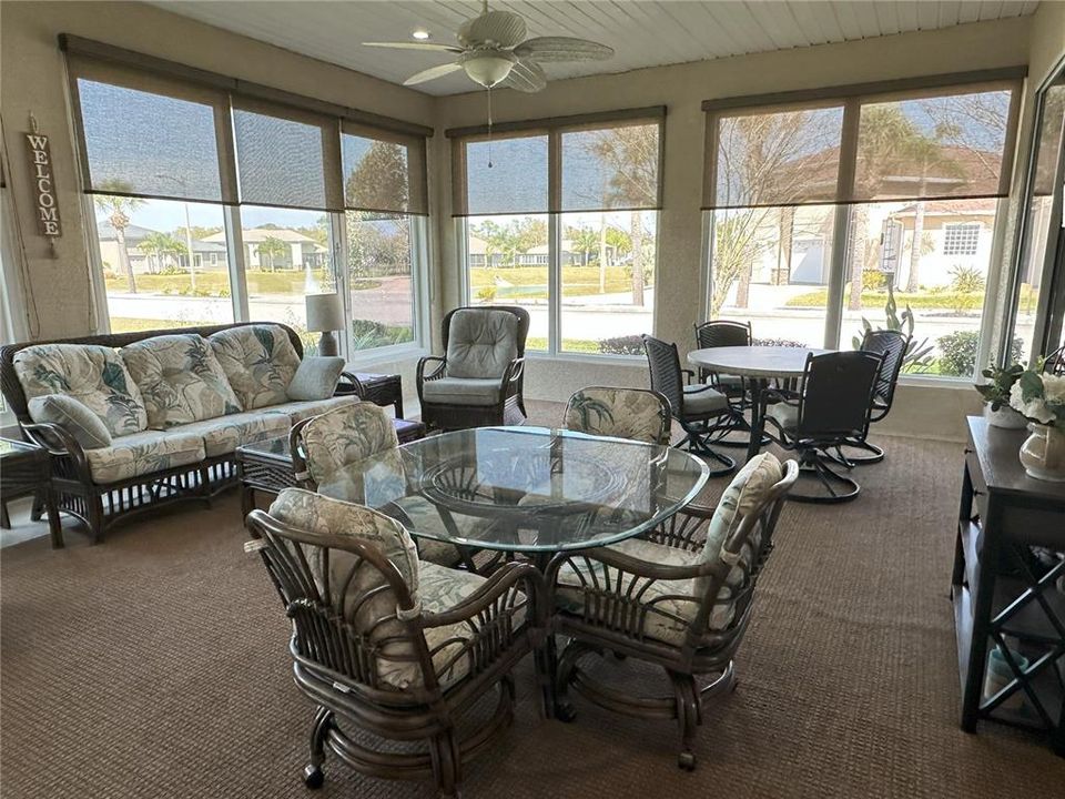 合同活跃: $649,900 (4 贝兹, 3 浴室, 2233 平方英尺)