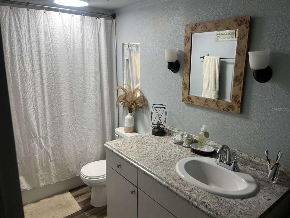 На продажу: $175,000 (3 спален, 1 ванн, 732 Квадратных фут)