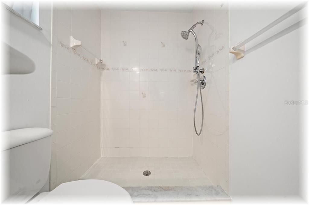 Active With Contract: $194,900 (2 beds, 2 baths, 1231 Square Feet)