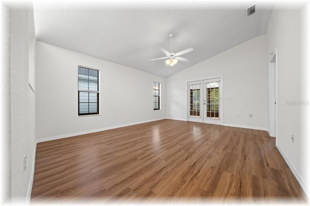 Active With Contract: $194,900 (2 beds, 2 baths, 1231 Square Feet)