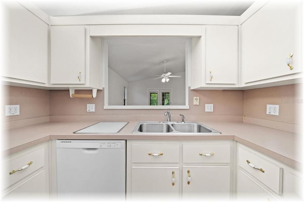 Active With Contract: $194,900 (2 beds, 2 baths, 1231 Square Feet)