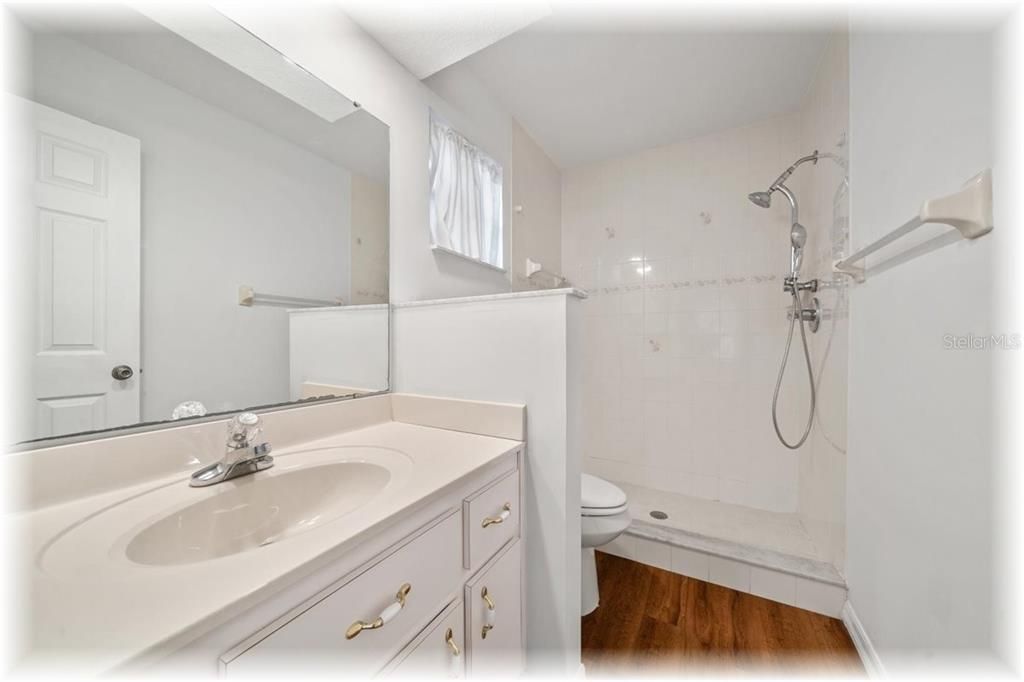 Active With Contract: $194,900 (2 beds, 2 baths, 1231 Square Feet)
