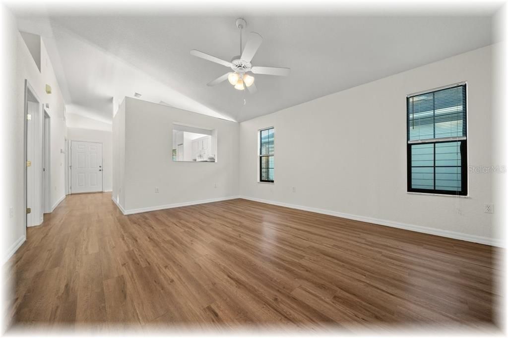 Active With Contract: $194,900 (2 beds, 2 baths, 1231 Square Feet)