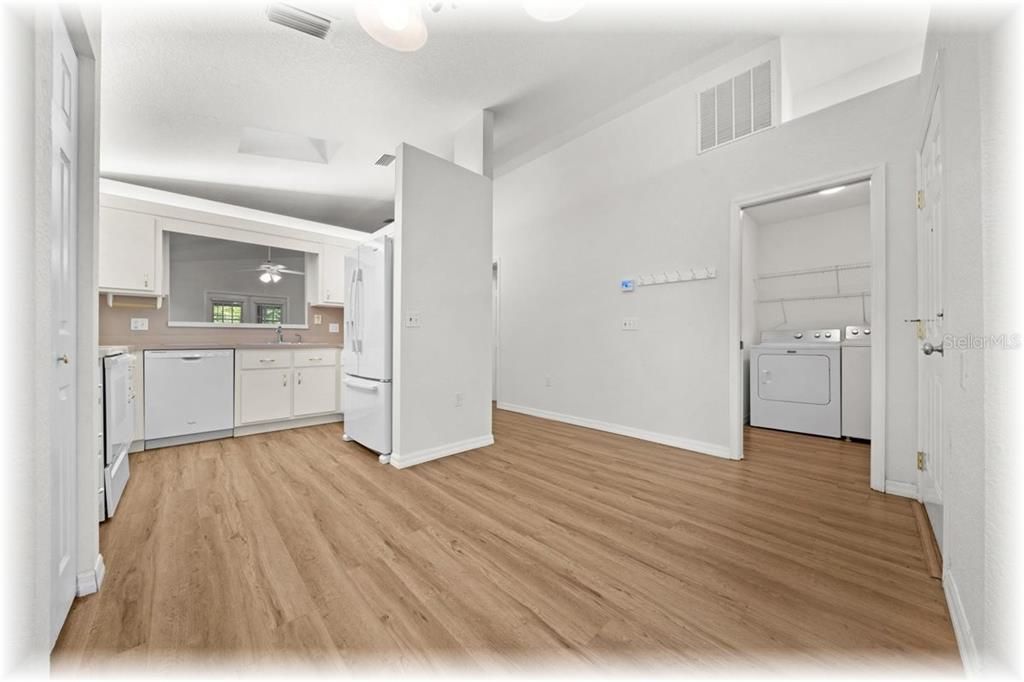 Active With Contract: $194,900 (2 beds, 2 baths, 1231 Square Feet)