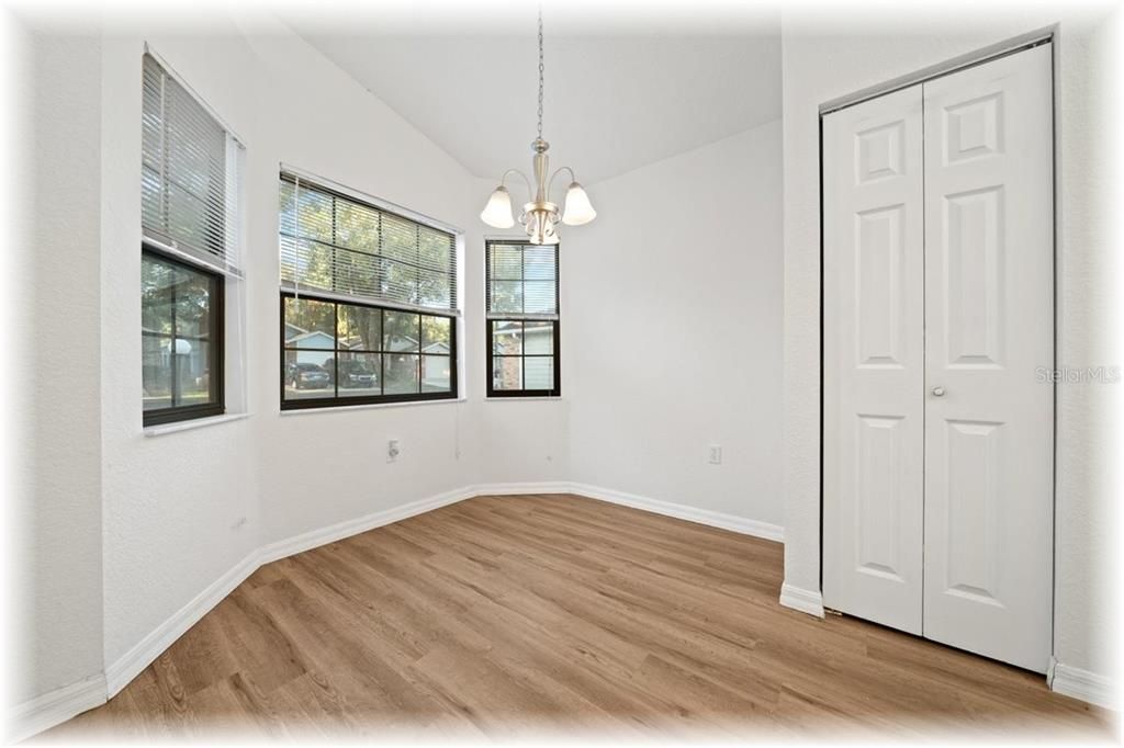 Active With Contract: $194,900 (2 beds, 2 baths, 1231 Square Feet)