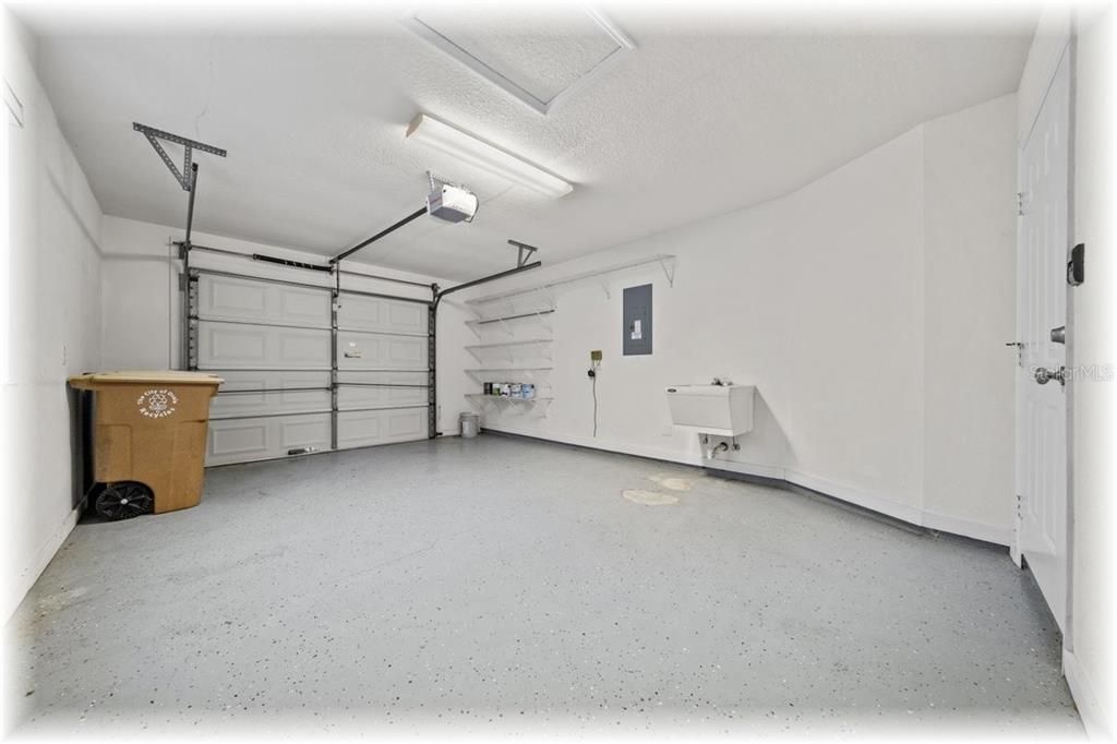 Active With Contract: $194,900 (2 beds, 2 baths, 1231 Square Feet)