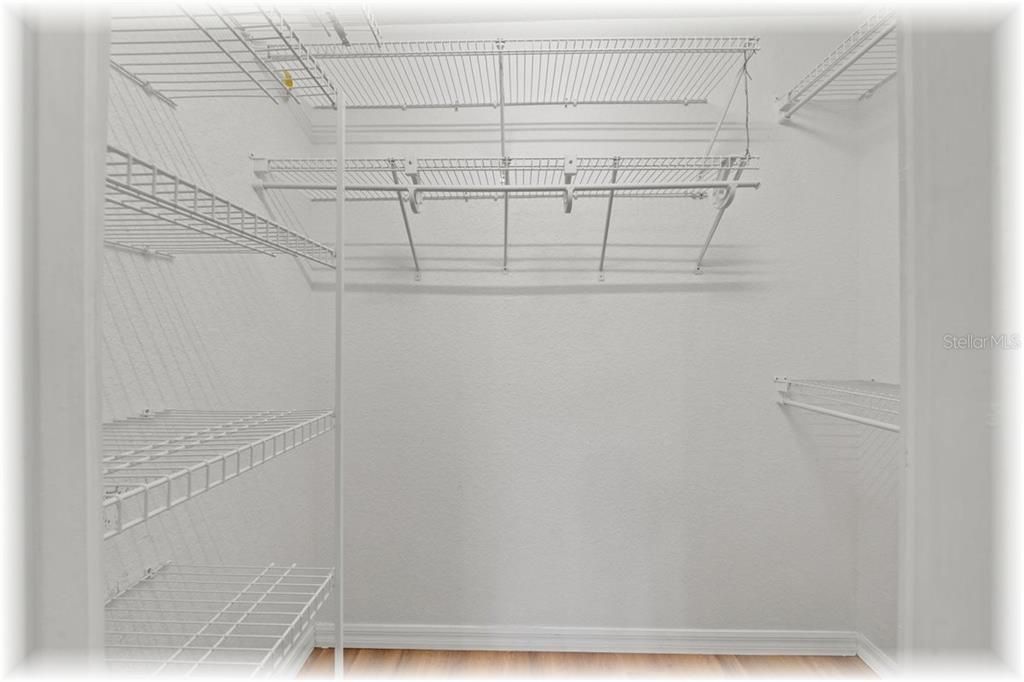 Active With Contract: $194,900 (2 beds, 2 baths, 1231 Square Feet)