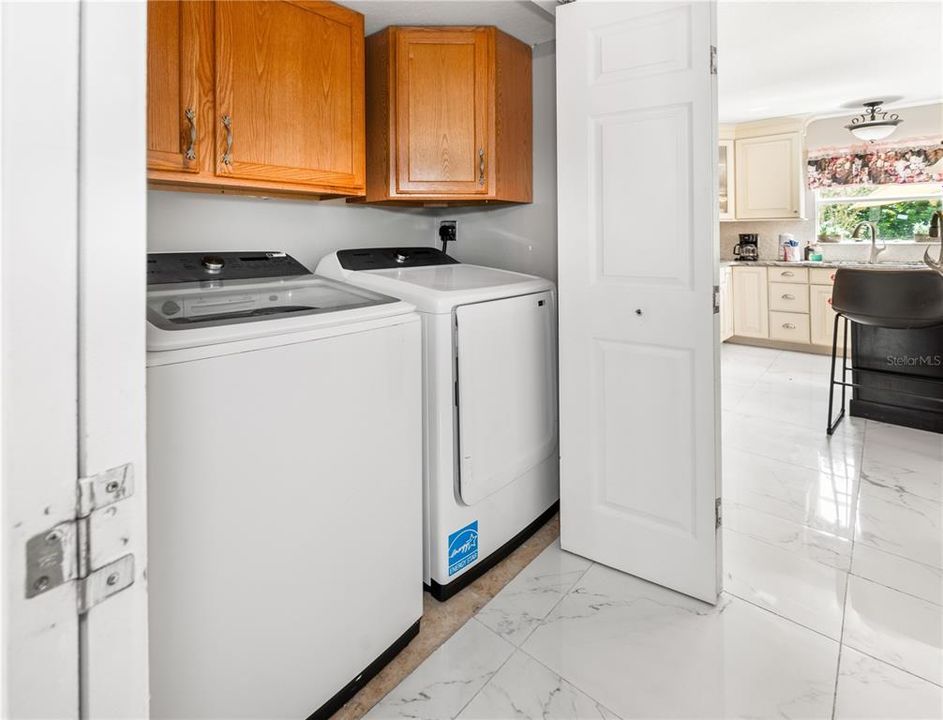 En Venta: $690,000 (6 camas, 4 baños, 3914 Pies cuadrados)