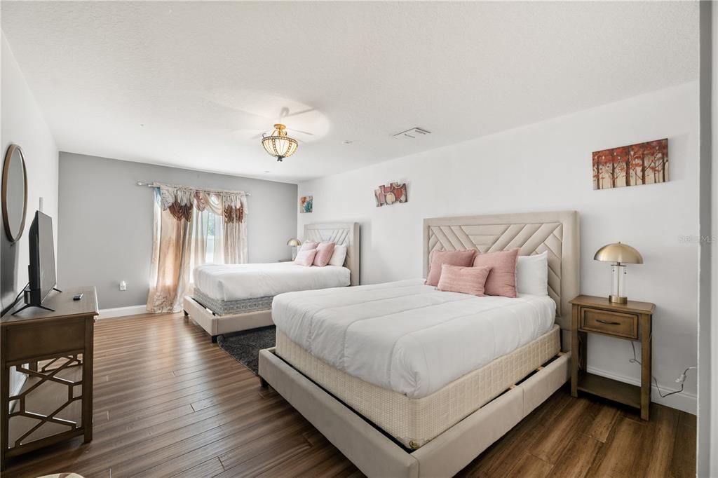 En Venta: $690,000 (6 camas, 4 baños, 3914 Pies cuadrados)