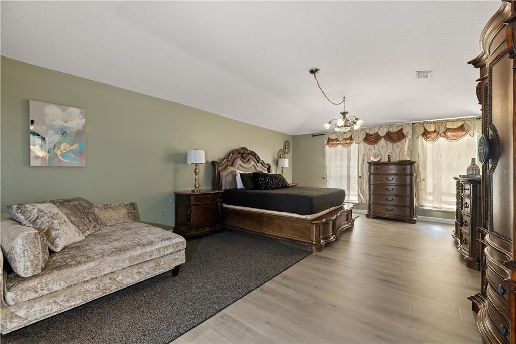 En Venta: $690,000 (6 camas, 4 baños, 3914 Pies cuadrados)