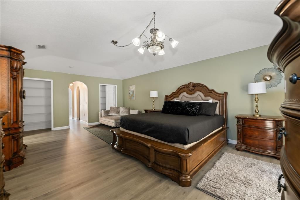 En Venta: $690,000 (6 camas, 4 baños, 3914 Pies cuadrados)