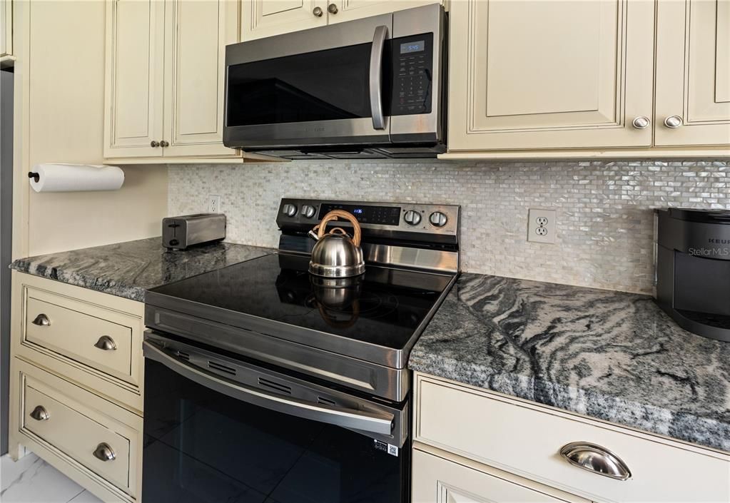 En Venta: $690,000 (6 camas, 4 baños, 3914 Pies cuadrados)