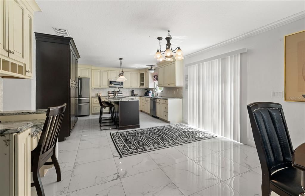 En Venta: $690,000 (6 camas, 4 baños, 3914 Pies cuadrados)